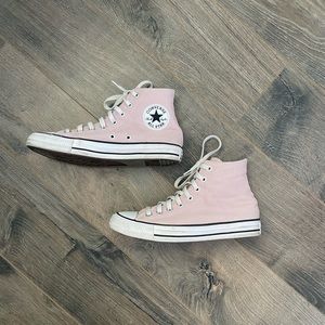LIGHT PINK CONVERSE